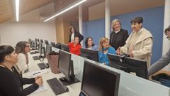 Paula Alvarellos y la concejala Olga L�pez Racamonde anunciaron el nuevo contrato de Axuda no Fogar