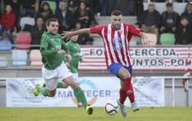 El medio cercedense Agull� fue determinante en el centro del campo ante el Galicia Mugardos. 