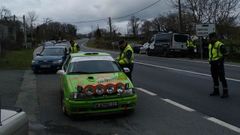 Un piloto realiza un control de alcoholemia durante el Rali do Cocido