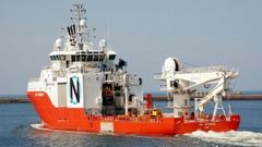 El NG Worker retirar piedras en el golfo de Vizcaya para tender un cable submarino de 280 kilmetros que unir las subestaciones elctricas de Lemniz (Bilbao) y Cubnezais, al norte de Burdeos (Francia)
