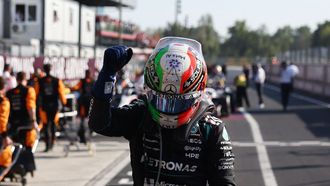 Antonelli celebra su gran victoria en el circuito de Monza.