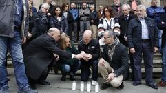Minuto de silencio y ofrenda en el ayuntamiento de Ourense
