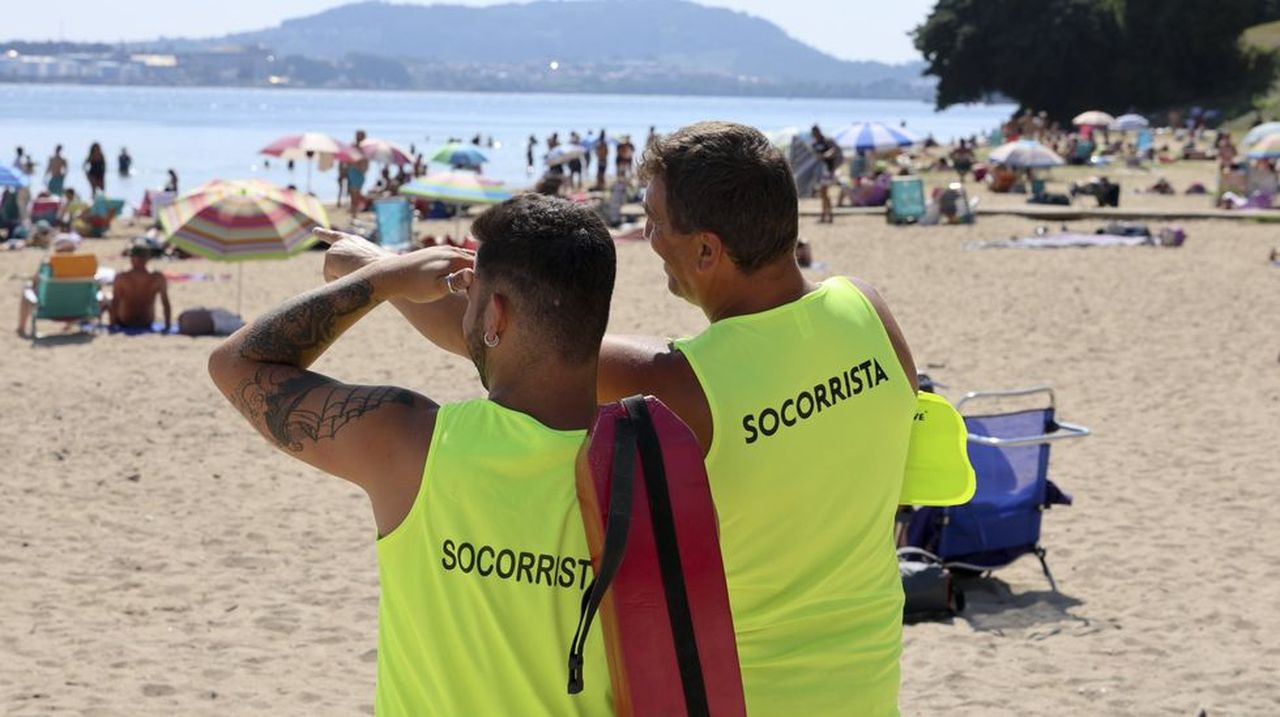 Ferrol contratará este verano a 60 socorristas para sus playas por más de 1.700 euros al mes