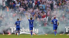 Violentos incidentes de los ultras croatas durante el Croacia - Rep�blica Checa