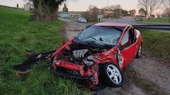 El coche que conduc�a la mujer herida sufri� importantes destrozos en su parte frontal