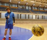 Carlos Garcia empez� a jugar al balonmano en Carballo con 7 a�os y a pescar con 11. 
