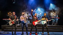 Brothers in Band, nunha actuaci�n.