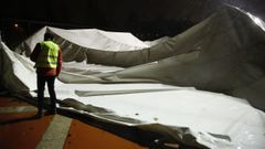 Rompe la cubierta de la piscina de Sar por el temporal