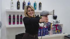 Leo Duque, en su peluquer�a en las Galer�as Viacambre