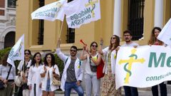 Alrededor de un centenar de facultativos se ha concentrado este jueves ante la sede del Gobierno asturiano en Oviedo convocados por el Sindicato M�dicos del Sespa