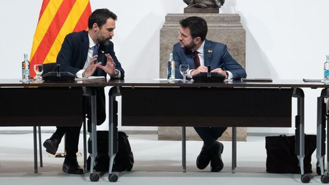 El consejero de Empresa, Roger Torrent, y el presidente de la Generalitat, Pere Aragons 