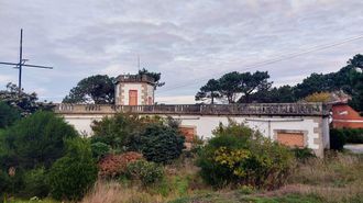 Edificación principal del radiofaro de Cabo Estai, en la que además de tres viviendas se instalaban las radios, radares y antenas