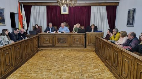 Imagen del pleno ordinario de abril en O Barco.