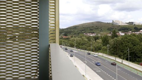 La pasarela tambin tiene sus aberturas para contemplar las inditas vistas del Gais y las braas del Sar