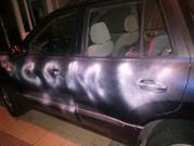 Imagen de uno de los ataques anteriores al coche de la hermana. 