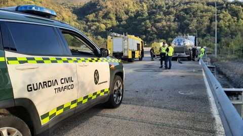 Fuga de �cido sulf�rico del cami�n a la altura de Lena