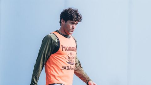 Marcos Alonso, durante el entrenamiento del Celta este mi�rcoles en la Cidade Deportiva Afouteza.