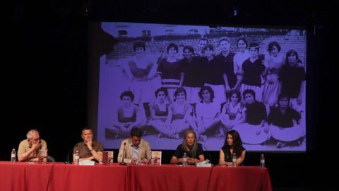 PRESENTACION DEL LIBRO DAS PIONEIRAS AS PRIMEIRAS FEDERADAS DE ANTON RODRIGUEZ GALLARDO EN LA CASA DE CULTURA
