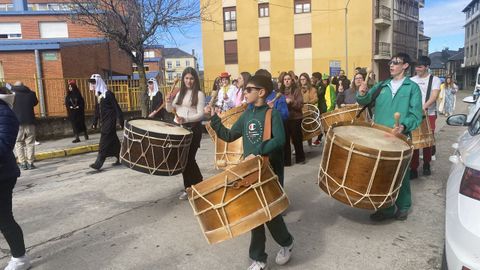 Desfile de los pequeos de Trives 