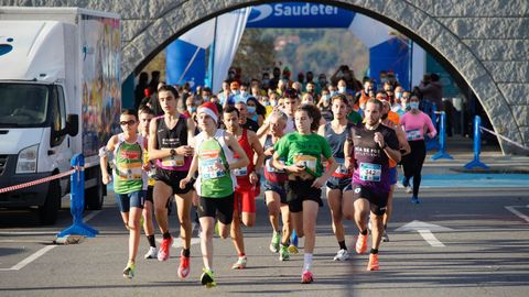 Carreras de San Silvestre en Ourense.La prueba de Castrelo de Mio es la decana de las que se celebran en la provincia en esa fecha