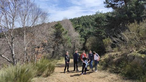 Un grupo de estudiantes en un tramo del nuevo itinerario