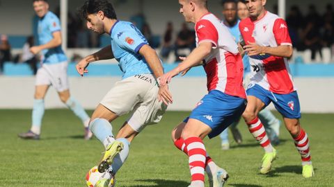 Uriarte guarda la pelota en la visita del Arousa al Kiko Rey. Acumula 2.475 minutos.