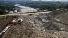 Obras en la A-54: la conexin con el viaducto de Pambre sigue con movimientos de tierras