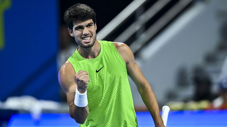Carlos Alcaraz, durante su partido de semifinales del torneo de Doha ante Rublev.