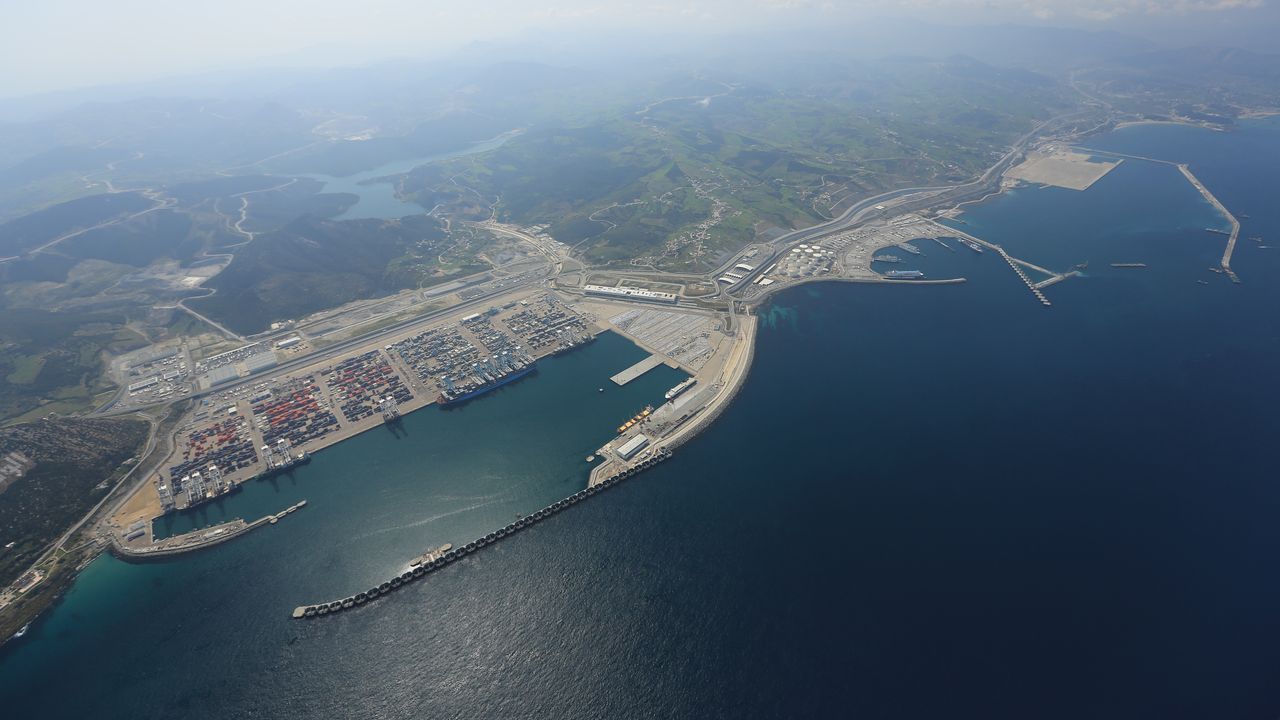 El puerto marroquí de Tánger destrona al de Algeciras como líder del Estrecho