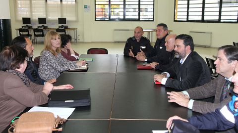 Reuni�n entre el ayuntamiento, las fuerzas de seguridad y los vecinos