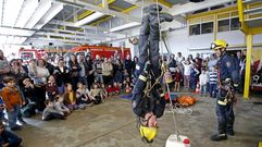Jornada solidaria en el parque de Bomberos de Pontevedra