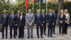 El ministro del Interior, Fernando Grande-Marlaska, y su hom�logo marroqu�, Abdelouafi Laftit, con miembros de sus equipos, este mi�rcoles en Madrid 