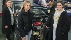 Las estudiantes del ciclo de FP de Educaci�n Infantil que pasaron una jornada en el de automoci�n