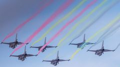 Aviones de combate belgas F-16 sobrevuelan el Desfile del Da Nacional en Bruselas, Blgica, el 21 de julio del 2025