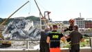 Ag�nica b�squeda de desaparecidos bajo el puente Morandi