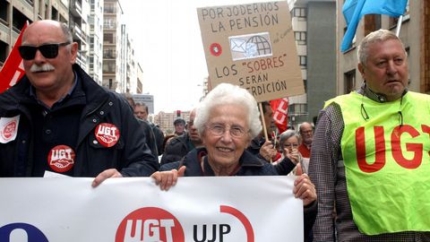les de personas han participado hoy en Gij�n de la manifestaci�n convocada por los sindicatos UGT y CC OO y la Federaci�n de Asociaciones de Personas Mayores para reivindicar pensiones dignas