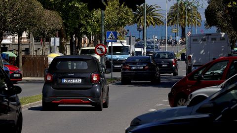 Avenida principal de Santa Cristina, en Oleiros