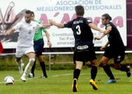 El boirista Cano (de blanco, en un partido ante el Silva) recuper su versin goleadora en Negreira. 