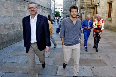 Gallard�n durante una visita a la ciudad con su hijo.