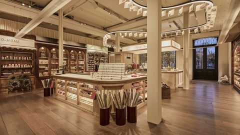 Área de empaquetado y de personalización de prendas. 