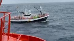 Evacuaci�n de un tripulante de un pesquero herido tras un golpe en la cabeza