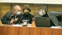 Miro Ser�n, Tania Garc�a y el alcalde, Alberto Varela, en el pleno que tambi�n aprob� la concesi�n de la medalla de oro de la ciudad al Arousa