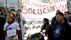 Concentraci�n de los furtivos ante el Concello de Ferrol