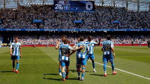 Los jugadores del Deportivo, celebrando el golazo de Mario Soriano ante el Andorra. 