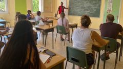 Clases de espa�ol para refugiados ucranianos en el centro de acogida que Cruz Roja gestiona en Barbad�s