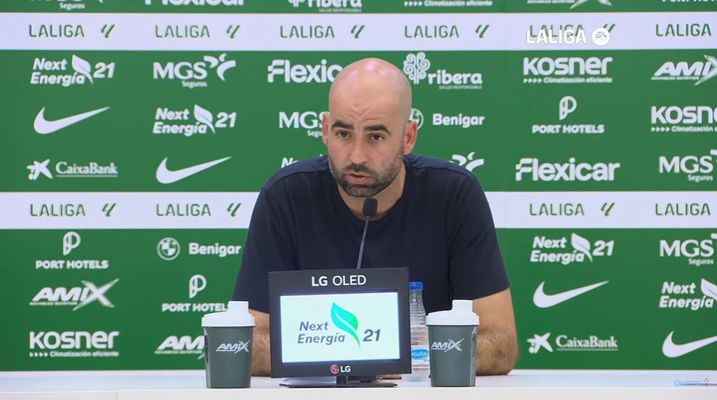 El entrenador del Celta, Claudio Gir�ldez, durante la rueda de prensa posterior al partido ante el Elche.
