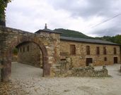En Xagoaza tiene su sede la bodega Via Godeval. 