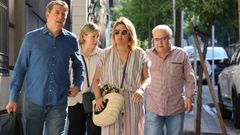 El l�der del PsdeG, Jos� Ram�n G�mez Besteiro, en la entrada del comit� federal del PSOE  