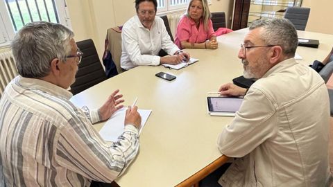 Encuentro del candidato de Cs en Gij�n, con la asociaci�n vecinal de Viesques