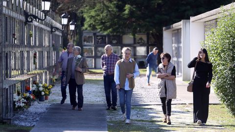 VISITA A LOS DIFUNTOS EN LOS  CEMENTERIOS EL DIA DE TODOS LOS SANTOS